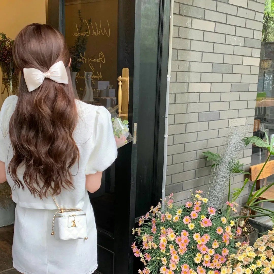 爱并离别着